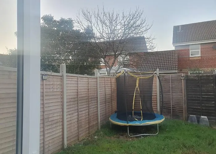 Ideally Located Contemporary 3 Bed Spacious House