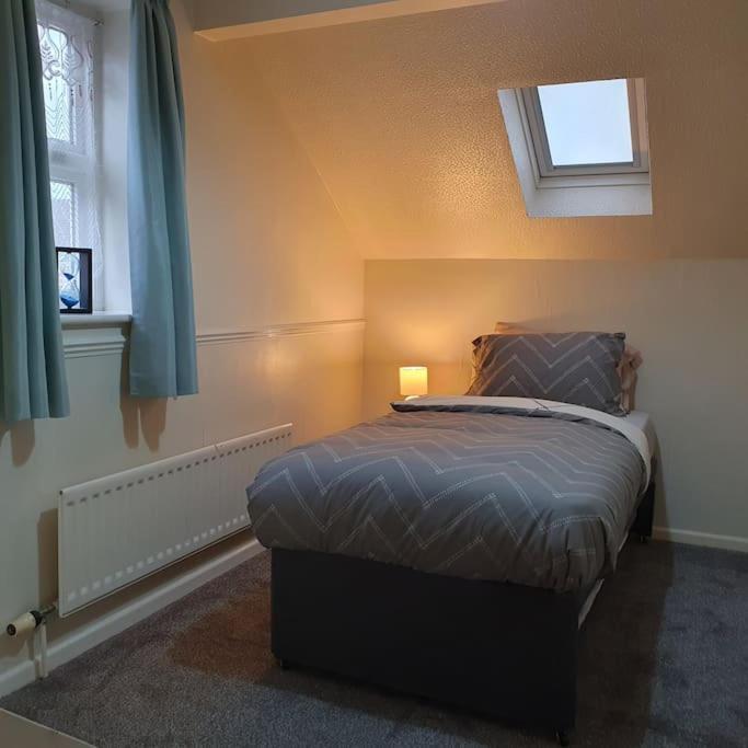 Ideally Located Contemporary 3 Bed Spacious House Holiday home