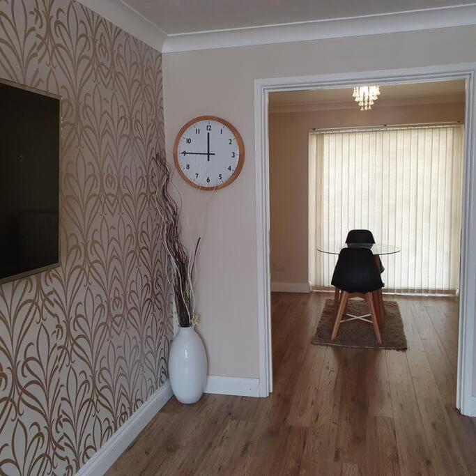 Ideally Located Contemporary 3 Bed Spacious House Holiday home