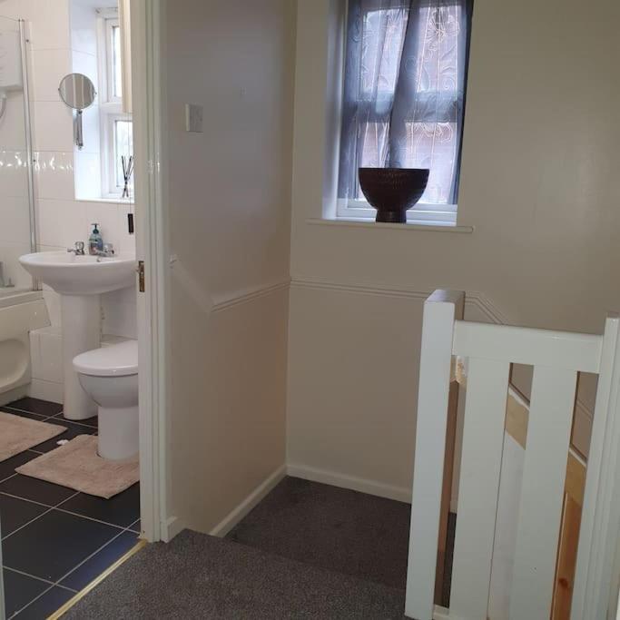 Ideally Located Contemporary 3 Bed Spacious House Holiday home Wainscot