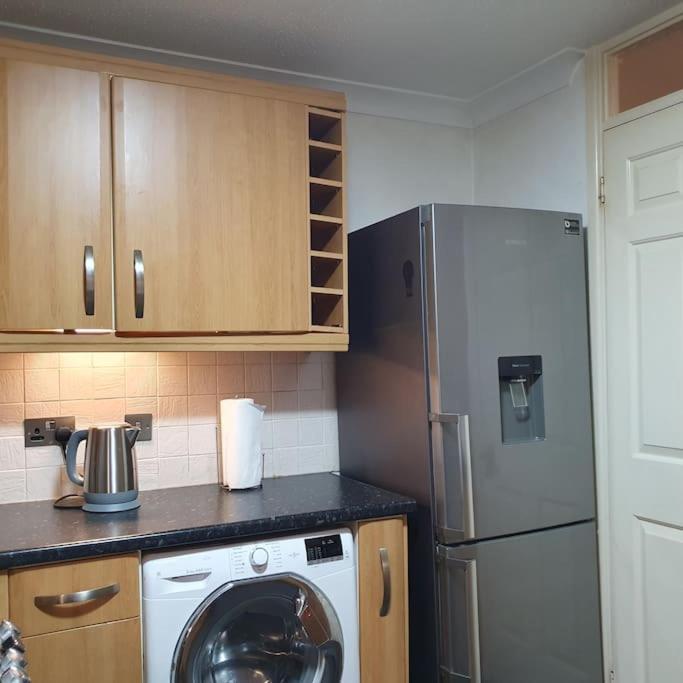 Ideally Located Contemporary 3 Bed Spacious House Holiday home